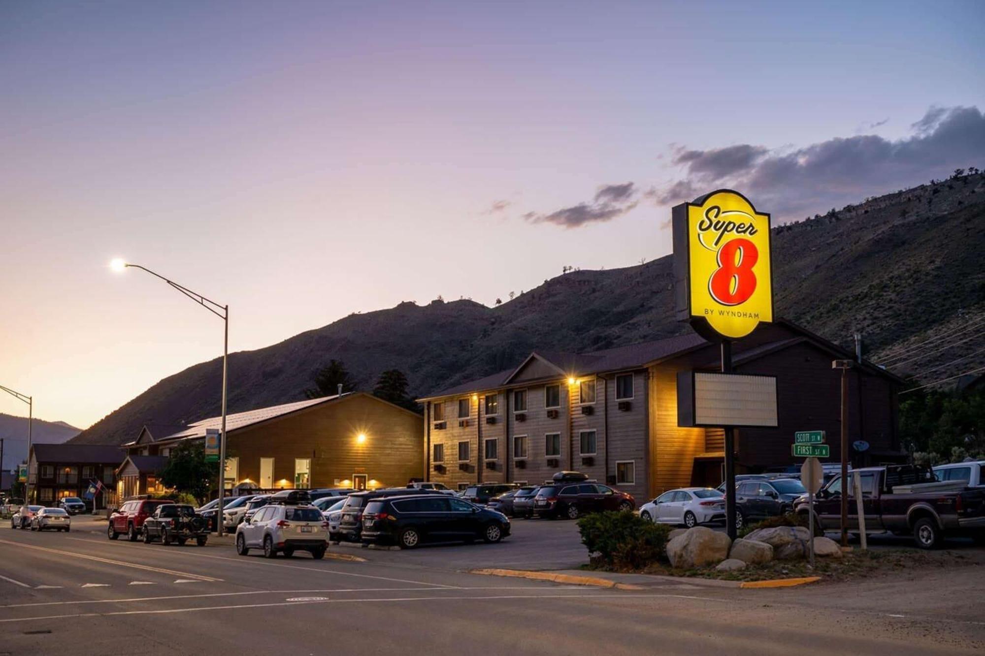 Super 8 By Wyndham Gardiner/Yellowstone Park Area Экстерьер фото