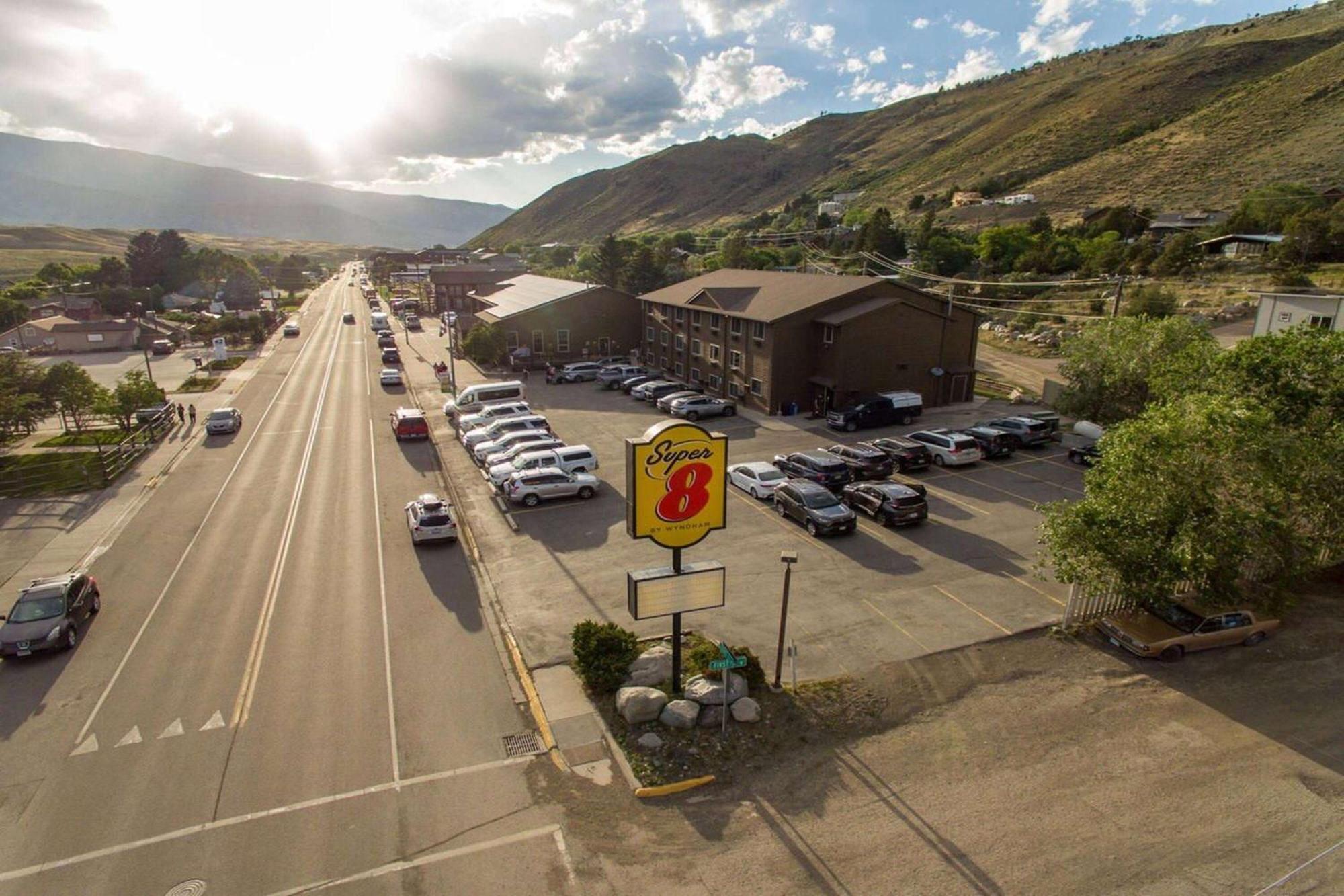 Super 8 By Wyndham Gardiner/Yellowstone Park Area Экстерьер фото