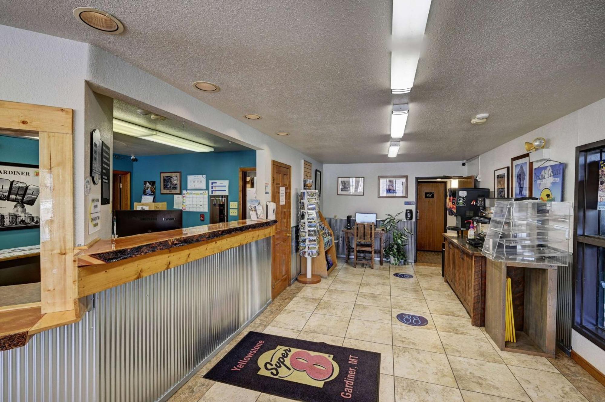 Super 8 By Wyndham Gardiner/Yellowstone Park Area Экстерьер фото