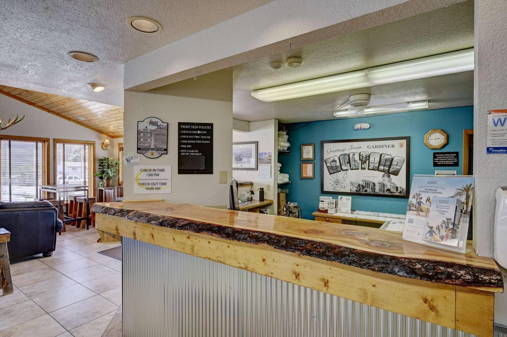 Super 8 By Wyndham Gardiner/Yellowstone Park Area Экстерьер фото