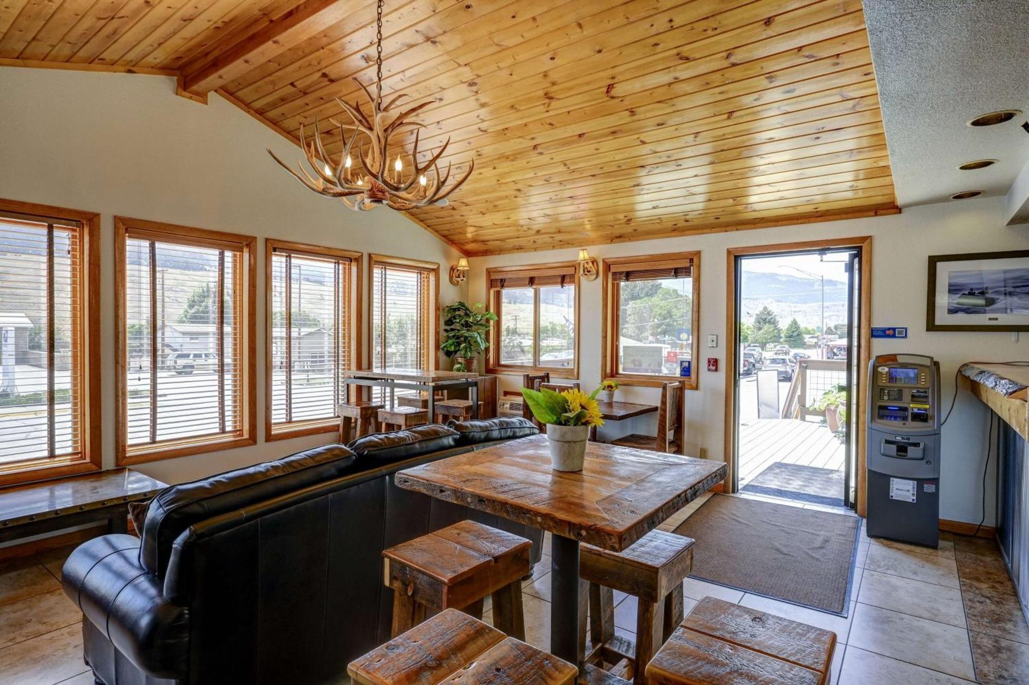 Super 8 By Wyndham Gardiner/Yellowstone Park Area Экстерьер фото