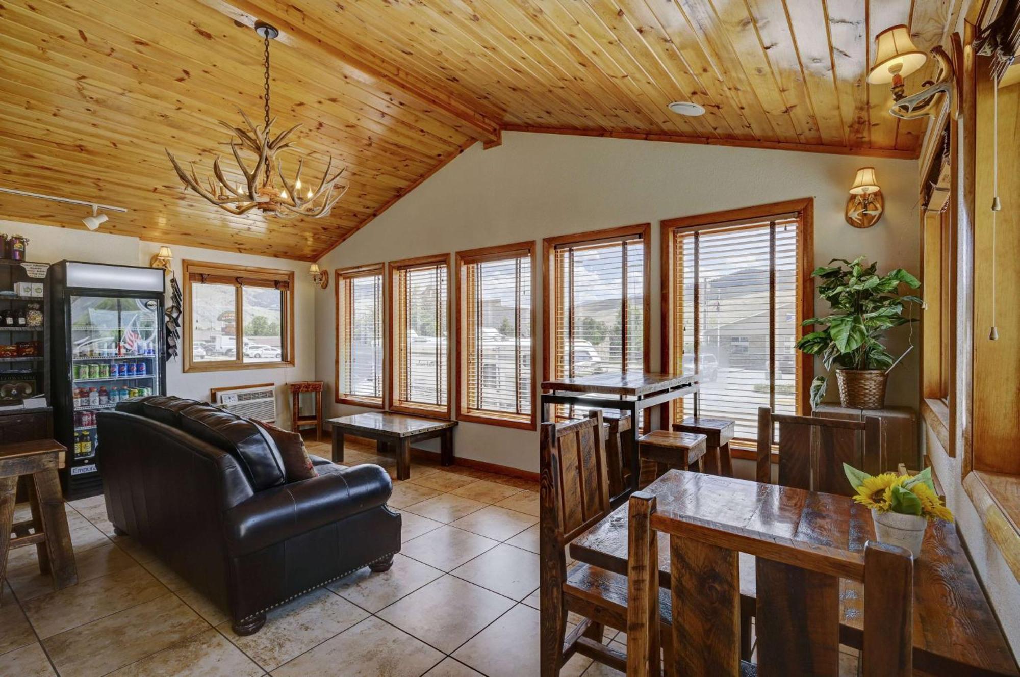 Super 8 By Wyndham Gardiner/Yellowstone Park Area Экстерьер фото