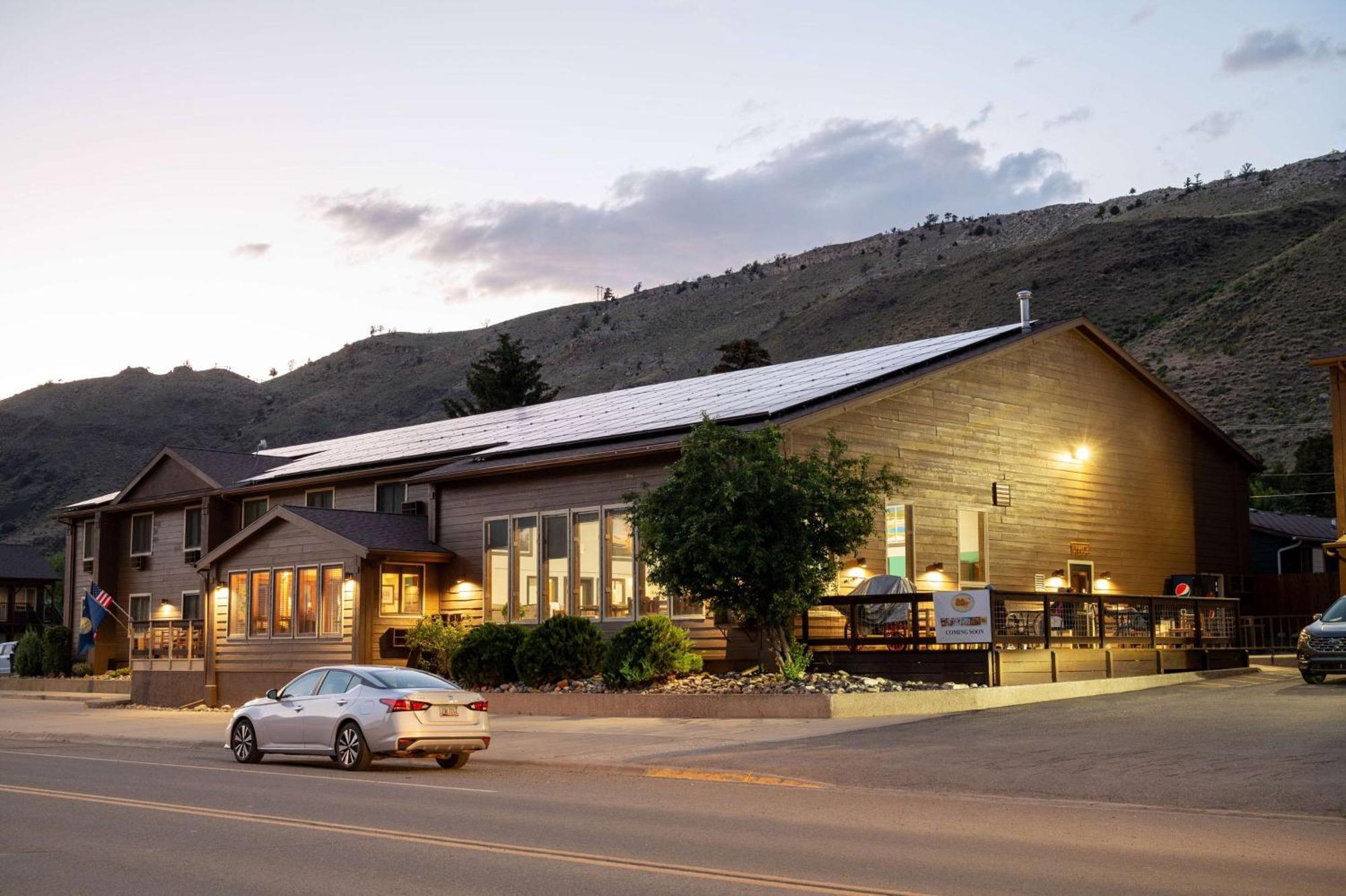 Super 8 By Wyndham Gardiner/Yellowstone Park Area Экстерьер фото
