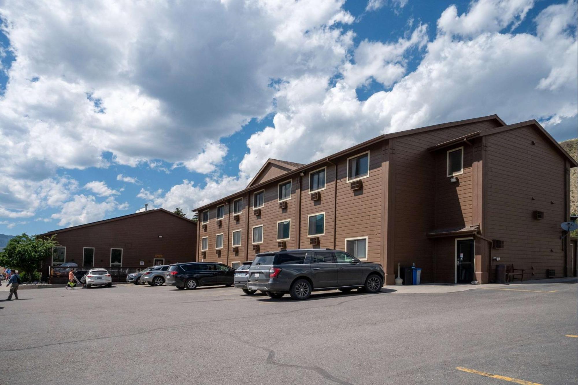 Super 8 By Wyndham Gardiner/Yellowstone Park Area Экстерьер фото