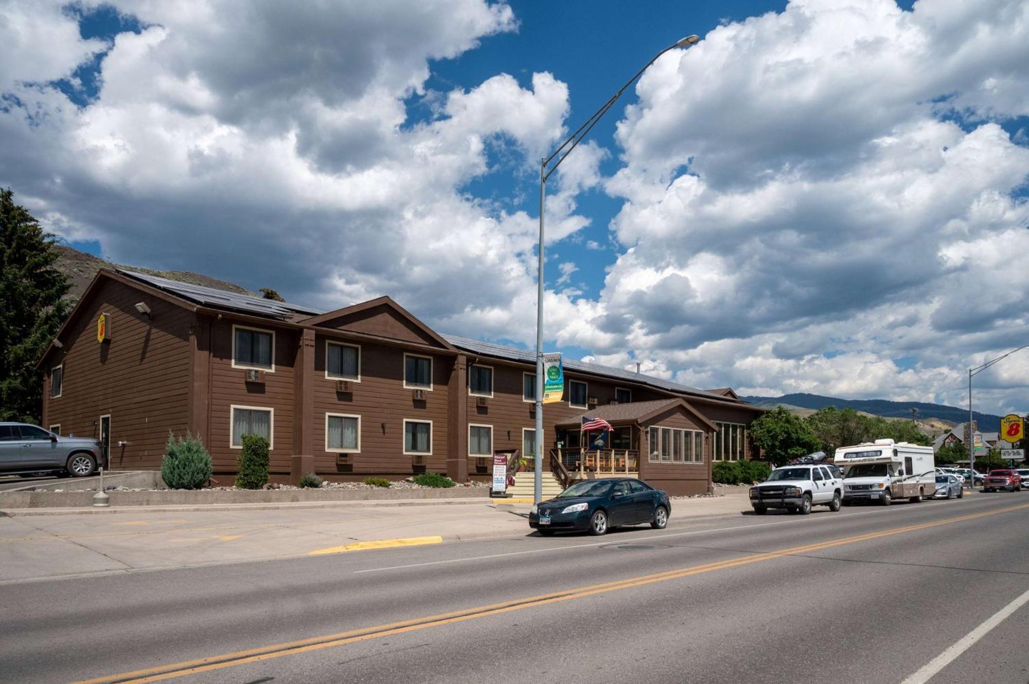 Super 8 By Wyndham Gardiner/Yellowstone Park Area Экстерьер фото