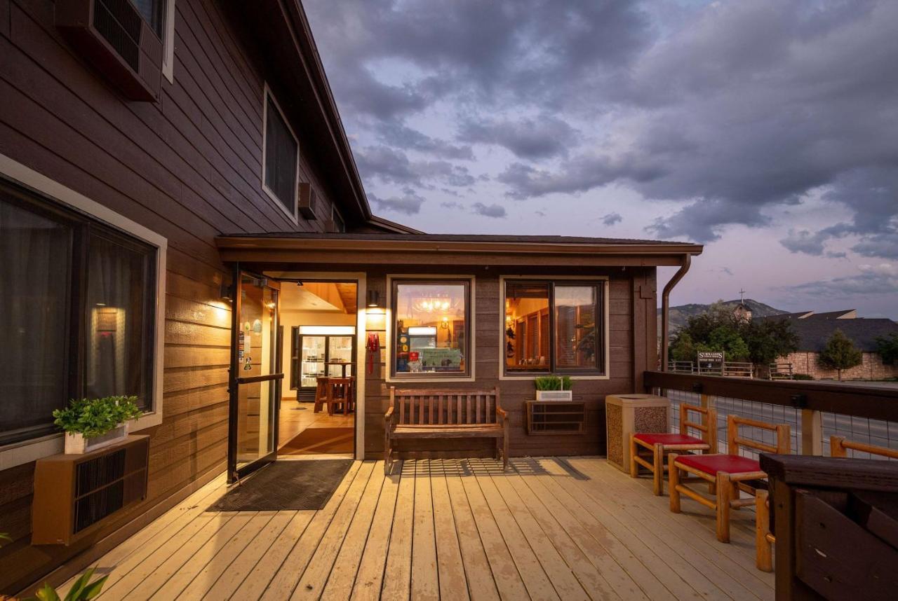 Super 8 By Wyndham Gardiner/Yellowstone Park Area Экстерьер фото