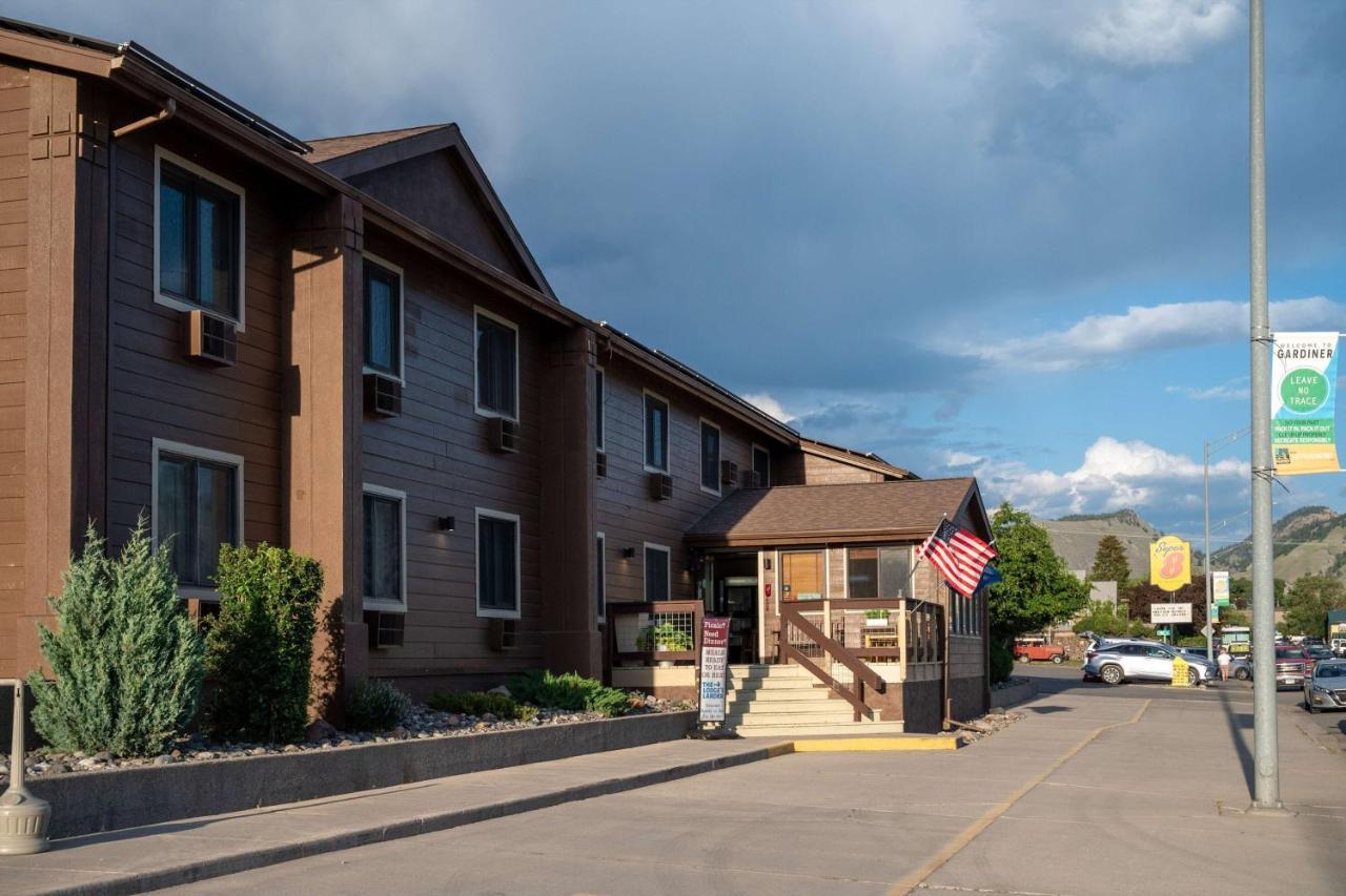 Super 8 By Wyndham Gardiner/Yellowstone Park Area Экстерьер фото