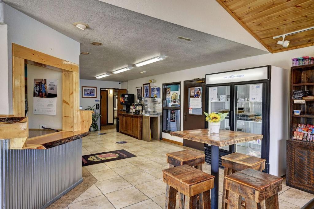 Super 8 By Wyndham Gardiner/Yellowstone Park Area Экстерьер фото