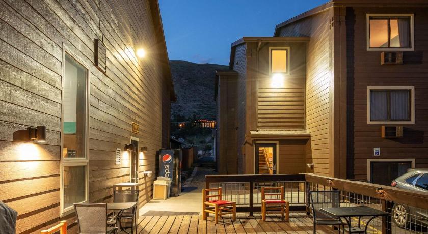 Super 8 By Wyndham Gardiner/Yellowstone Park Area Экстерьер фото